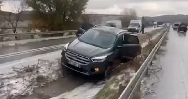 Çorum da dolu yağışı zincirleme kaza getirdi: 10 yaralı VİDEO İZLE