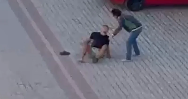 Annesinin sevgilisini 22 kez bıçakladı: Dehşet anı kamerada! Sözcü Gazetesi