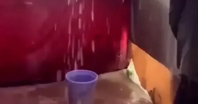 Çadırlarda yaşayan Gazzeliler şiddetli yağmurlarla zorlu bir sınav veriyor VİDEO İZLE