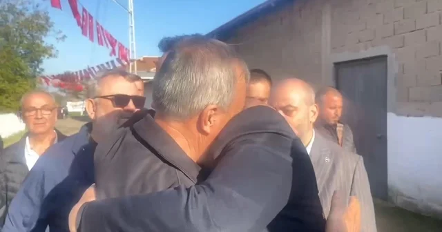 Şehit babası MHP li başkana sarılıp Beni Devlet Bahçeli ye götürün dedi Tekirdağ Haberleri