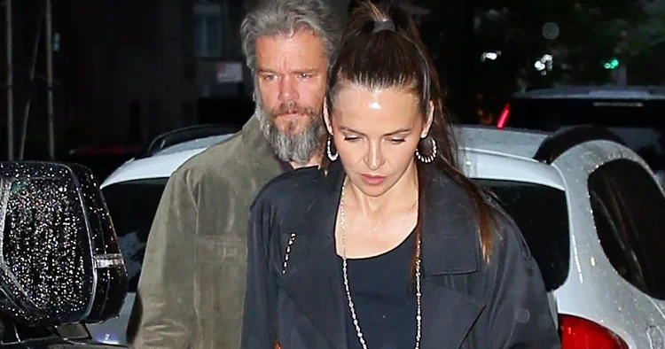 En uyumlu, en aşık gelin çileden çıktı... Onu kocasıyla el ele görünce beyninden vurulmuşa döndü