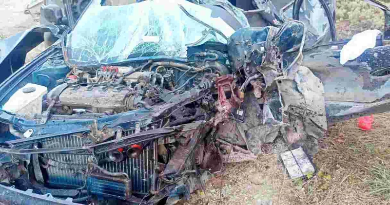 Bolu da feci kaza: Otomobil hurdaya döndü