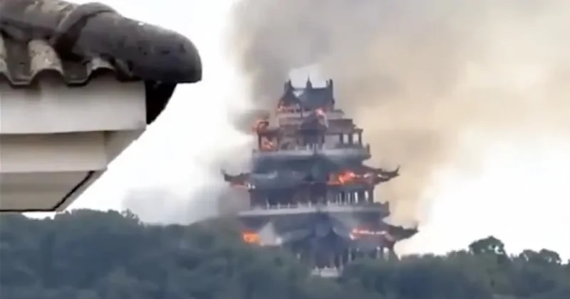 Çin deki tarihi tapınak alev alev yandı! İnanılmaz ihmal