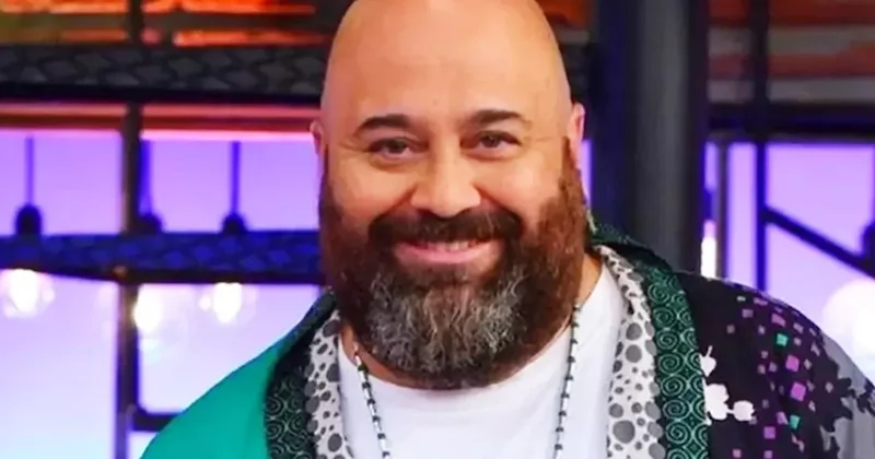 Kendisinden 25 yaş küçük Tilbe Uslu dan geçen ay ayrılan Somer Şef yeni sevgilisiyle ortaya çıktı Sözcü Gazetesi