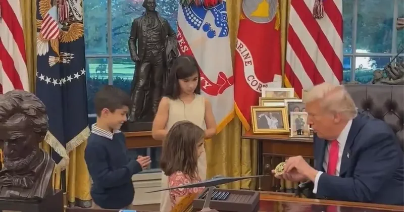 Trump tan Oval Ofis te çocuklara cömert hediyeler