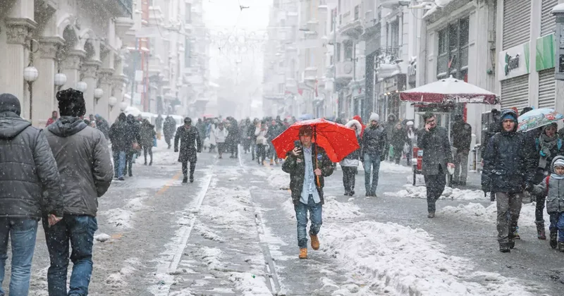 Meteoroloji den 6 ilde sarı kodlu alarm! Pazar günü 8 kente kar geliyor! İşte il il hava durumu tahminleri...