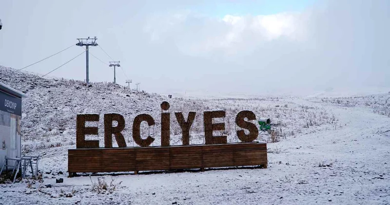 Erciyes Dağı na kar yağdı