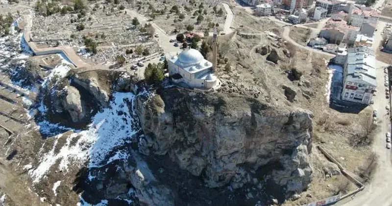 Türbenin konumu tüyler ürpertiyor: Özellikle cuma günleri...