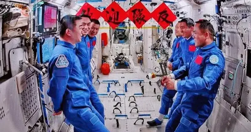 Shenzhou 20 uzay aracı mürettebatlı dönüş için uygun bulunmadı