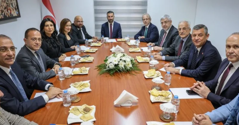 Özgür Özel den kardeş parti CTP ye ziyaret