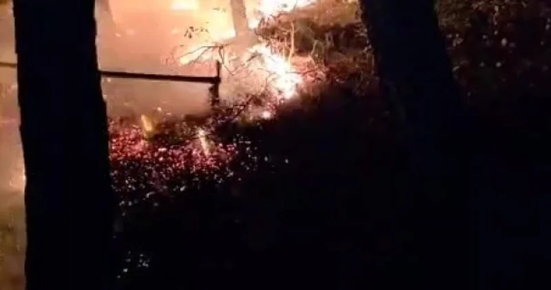 Hatay da düşen yıldırım orman yangını çıkardı: 78 personelin müdahalesi sürüyor