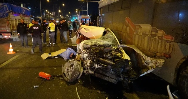 Malatya da feci kaza: 2 ölü, 3 yaralı Kontrolden çıkan otomobil, halk otobüsü ile tıra çarptı Malatya Haberleri