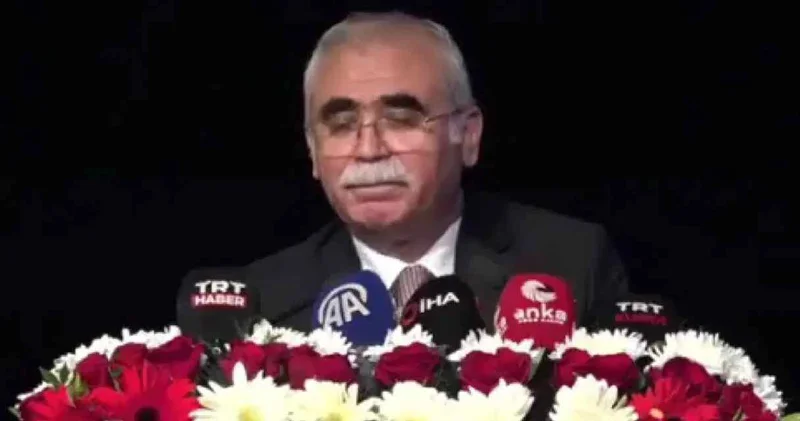 AYM Başkanı Özkaya nın boğazı düğümlendi, gözyaşları içinde konuştu: Bu lafa geldiğinde korkuyorum...