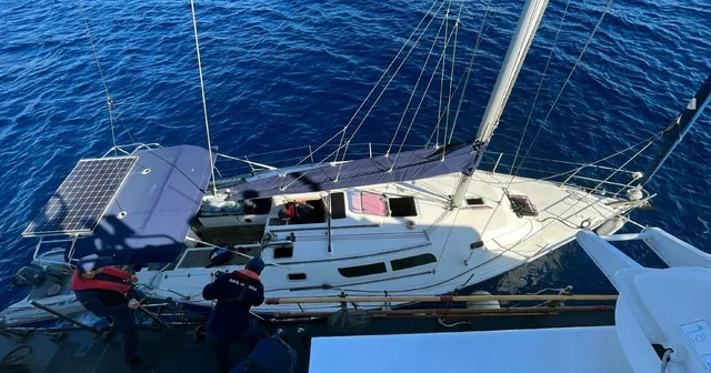 Yelkenli teknede 22 düzensiz göçmen ve bir göçmen kaçakçısı yakalandı Muğla Haberleri