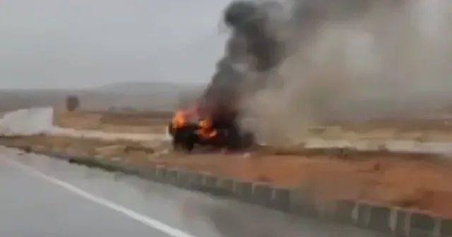 Tokat ta refüje çarpıp yangın çıkan otomobilin sürücüsü yaralandı VİDEO İZLE