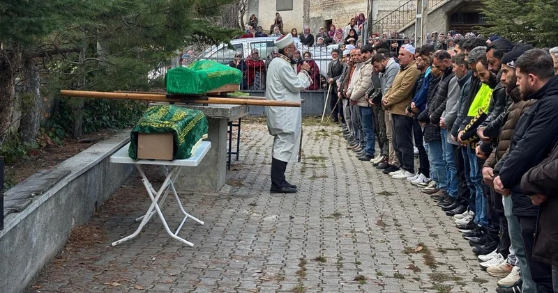 Polis eşi tarafından öldürülen kadın ve çocukları defnedildi