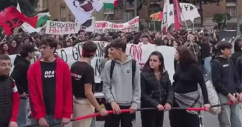 Öğrencilerden Meloni ye İsrail protestosu