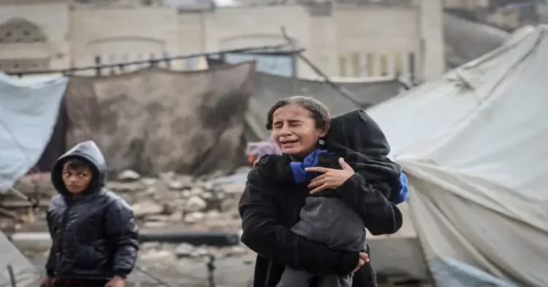 Gazze de hayat şartları daha da ağırlaştı! Yağış nedeniyle çadırları su bastı