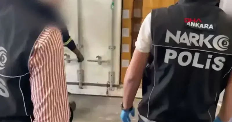 Kocaeli Derince Limanı nda yapılan operasyonda 1 ton 508 bin kilogram skunk ele geçirildi