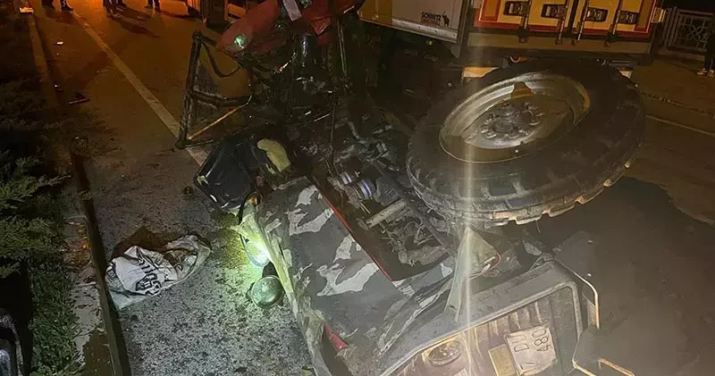 TIR ile çarpışan traktörün sürücüsü ve eşi öldü