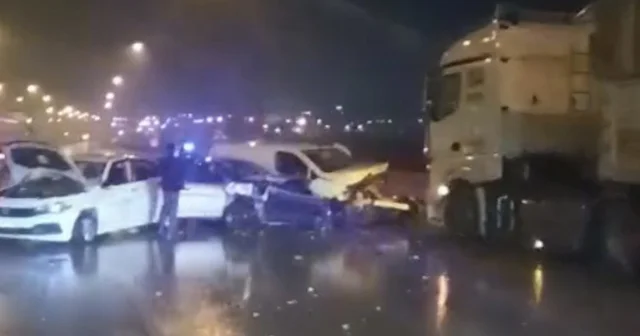 Tarsus Adana Gaziantep Otoyolu nda 12 aracın karıştığı zincirleme kaza: 13 yaralı Otoyolun Gaziantep batı ve kuzey kesimi trafiğe kapatıldı Gaziantep Haberleri
