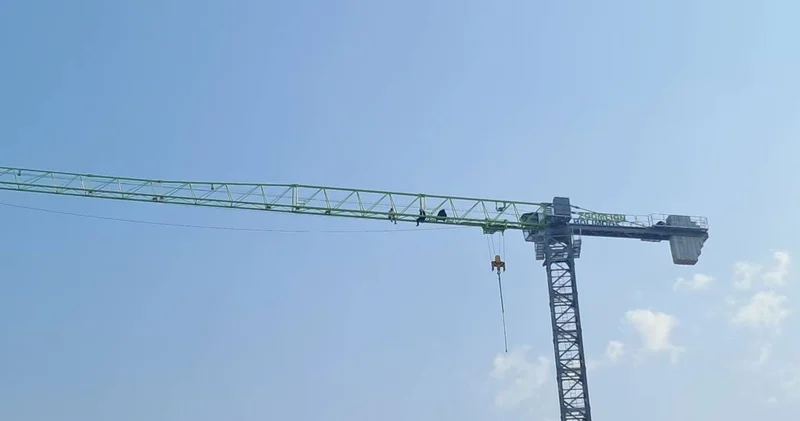 Hatay da kule vince çıkarak eylem yapan işçiler anlaşma sonucu indirildi