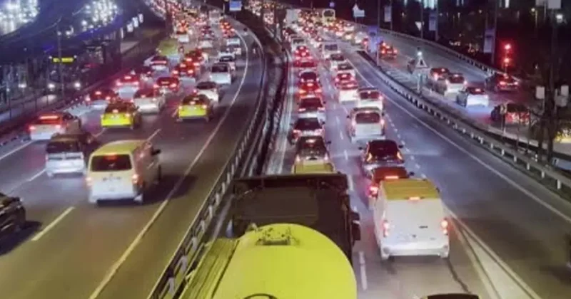 İstanbul da akşam trafiği! Yoğunluk yüzde 80 e ulaştı