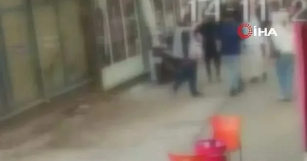 Gençlerin kavgası kan aktı!