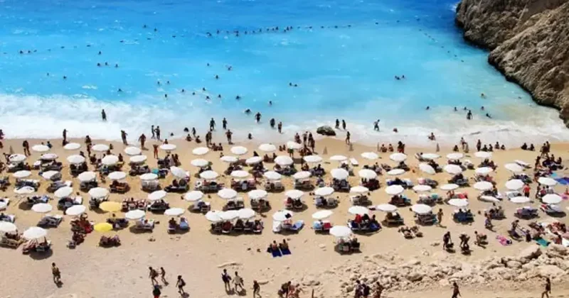 Türkiye den turizm atağı! Bakan Ersoy: Gelir 50 milyar dolara yükseldi