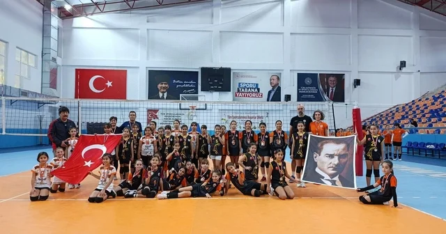 Köyceğizli minikler voleybolda şampiyon oldu Muğla Haberleri
