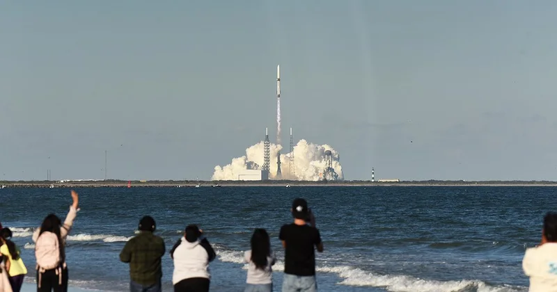 ABD li havacılık ve uzay şirketi Blue Origin, New Glenn roketini Mars görevi için uzaya fırlattı