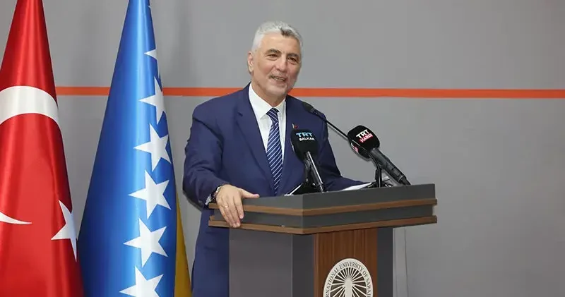 Bakan Bolat, Uluslararası Bosna Üniversitesi’nde öğrencilerle bir araya geldi