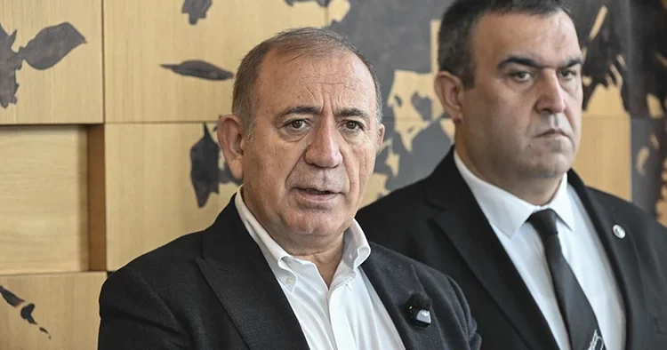 CHP İstanbul İl Başkanlığı nda iğrenç olay: Odalara dışkı bıraktılar Gürsel Tekin: Normal bir insanın yapacağı eylem değil