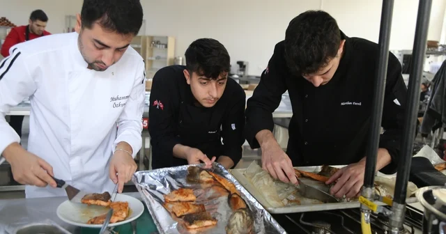 Çoruh un incisi somon, genç şef adaylarının ellerinde yarıştı Artvin Haberleri