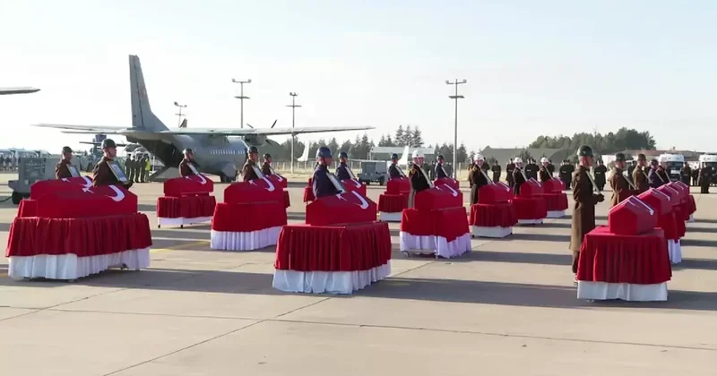 20 şehidimiz için Mürted Komutanlığı nda tören düzenlendi
