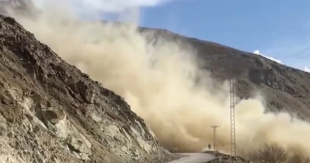 Tehlike oluşturan kayalar dinamit ile temizlendi Erzincan Haberleri