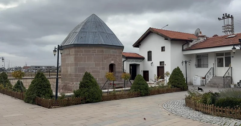 Türbedarlık geleneği tuz ikramıyla devam ediyor