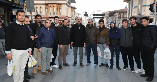 Konya haberleri Başkan Altay, Şeb i Arus etkinlikleri için kentte gelen misafirlerle ve esnafla buluştu 14 Aralık 2025