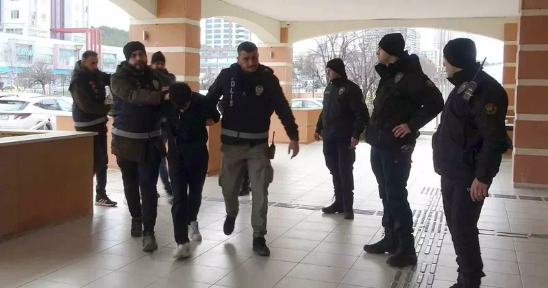 Cinayetle sonuçlanan bıçaklı kavganın zanlıları adliyeye sevk edildi