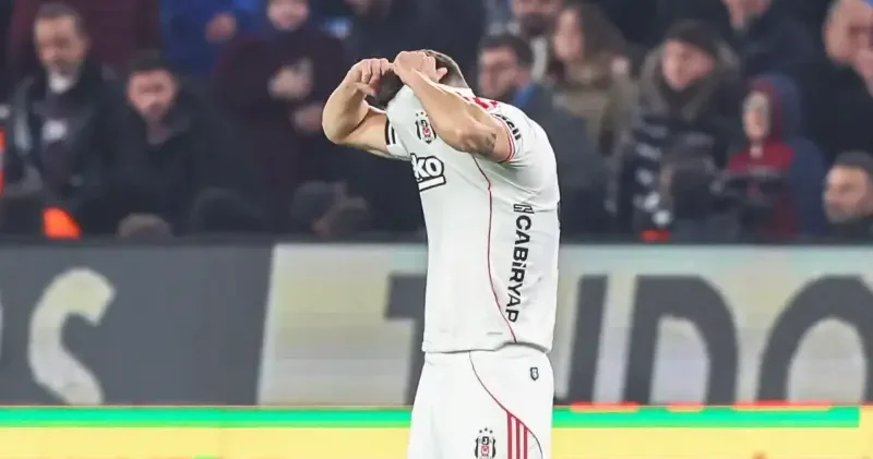 Beşiktaşlılar Trabzonspor maçında çılgına döndü: Bu gece sözleşmesini feshedin Futbol Haberleri