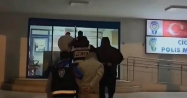 İzmir de 3 ayrı adrese uyuşturucu operasyonu: 3 gözaltı İzmir Haberleri