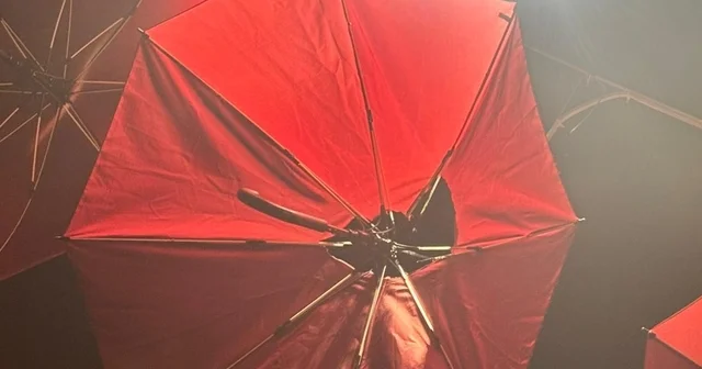 Elektrik kaçağı şemsiyeyi yaktı Erzincan Haberleri