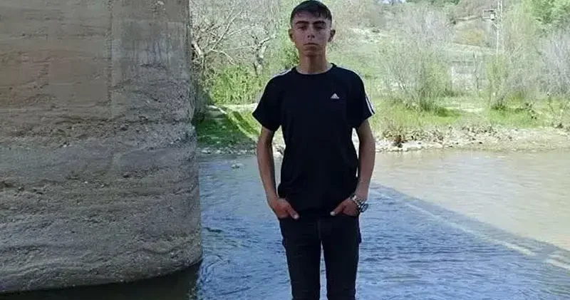 Devrilen traktörün sürücüsü Emre öldü