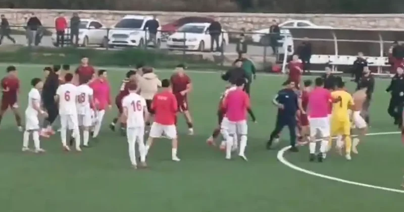 Maç sonu genç takıma saldırı! Süper Lig ekibi açıkladı: 4 oyuncu hastaneye kaldırıldı