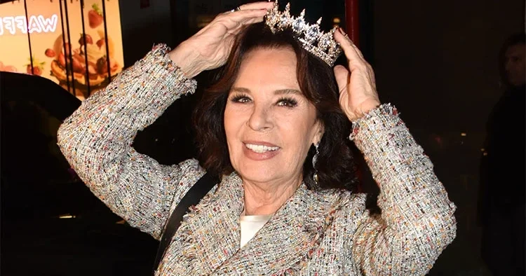 Ailece doğum günü kutlaması... Kraliçe 29 yaşında!