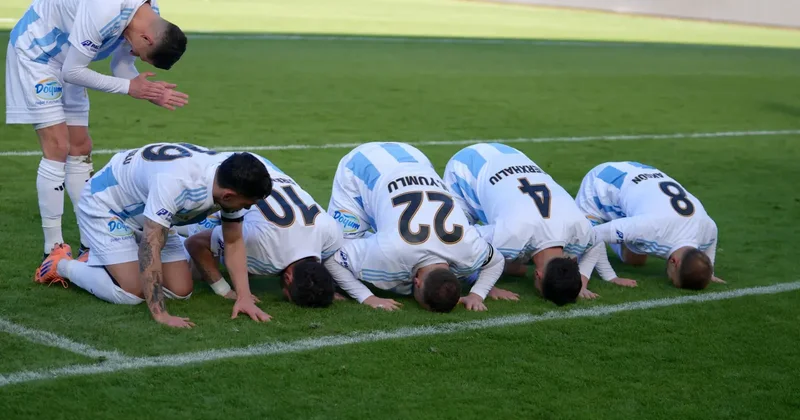 Zirve puan farkıyla el değiştirdi! Haftaya lider giren takım 4. sıraya düştü