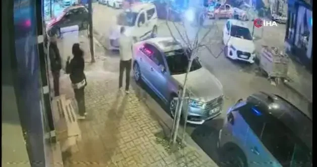 Tekirdağ da feci kaza! Kazada motosikletli kaldırımdaki yayanın üzerine böyle uçtu
