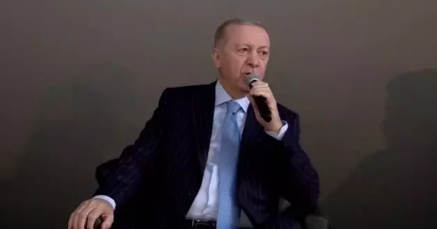 Cumhurbaşkanı Erdoğan, 27 yıl sonra aynı salonda yeniden öğrencilerle buluştu