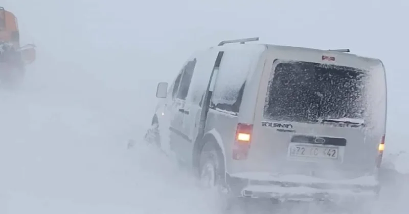 Palandöken geçidinde kar ve tipi nedeniyle mahsur kalanlar kurtarıldı