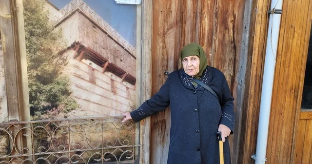 90 yaşındaki Fikriye nine manileriyle hafızalara hayran bırakıyor Erzincan Haberleri